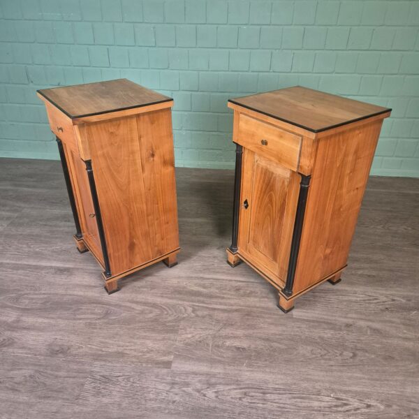 Set Nachtschränkchen Biedermeier 1820 Kirschbaum – Bild 5