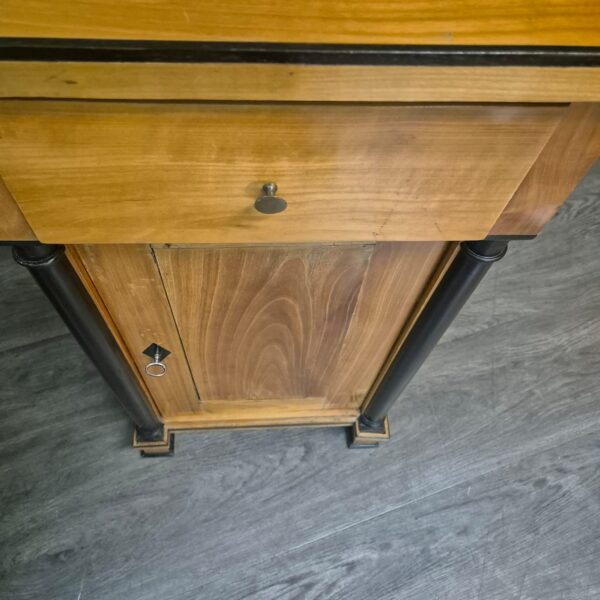 Set Nachtschränkchen Biedermeier 1820 Kirschbaum – Bild 8