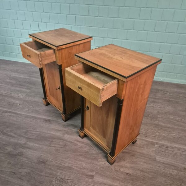 Set Nachtschränkchen Biedermeier 1820 Kirschbaum – Bild 15