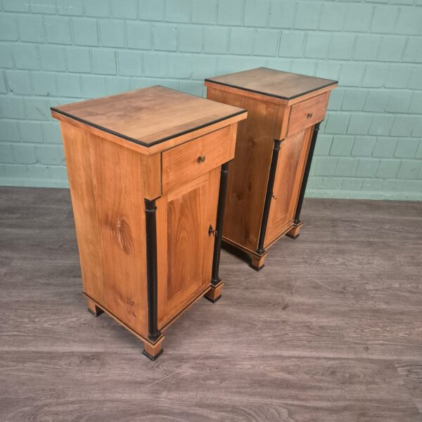 Set Nachtschränkchen Biedermeier 1820 Kirschbaum – Bild 4