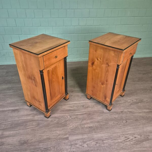 Set Nachtschränkchen Biedermeier 1820 Kirschbaum – Bild 3