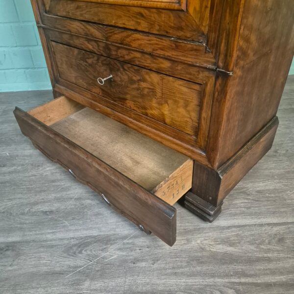 Vitrine Geschirrschrank Spätbiedermeier 1850 Nussbaum – Bild 13