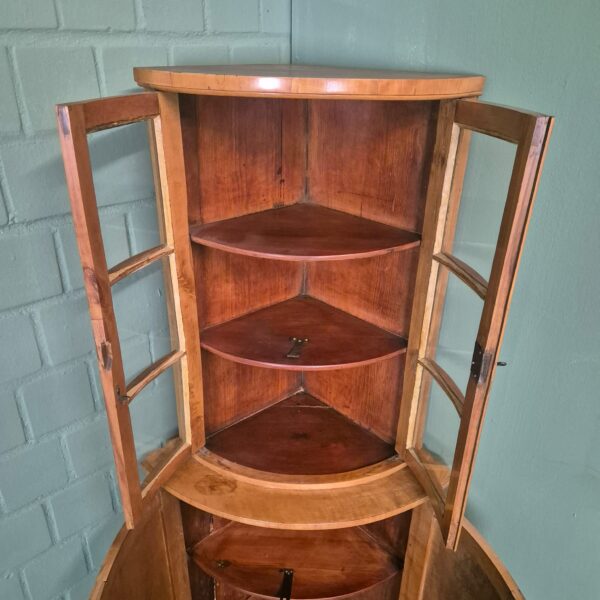 Modell-Eckschrank Eckvitrine Biedermeier 1820 Kirschbaum – Bild 12