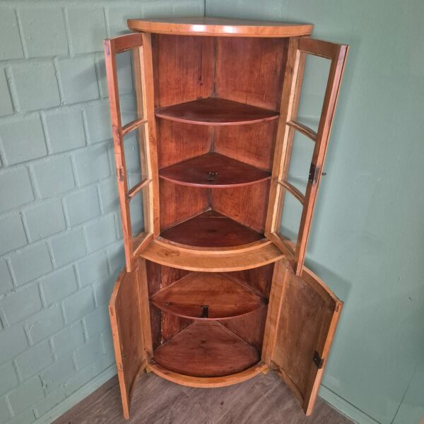 Modell-Eckschrank Eckvitrine Biedermeier 1820 Kirschbaum – Bild 11