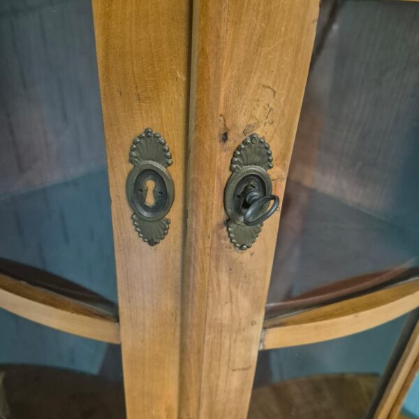 Modell-Eckschrank Eckvitrine Biedermeier 1820 Kirschbaum – Bild 6