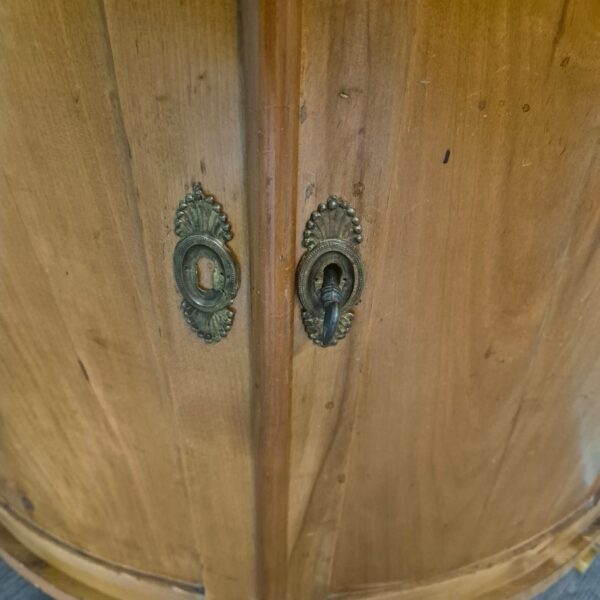 Modell-Eckschrank Eckvitrine Biedermeier 1820 Kirschbaum – Bild 9