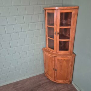 Modell-Eckschrank Eckvitrine Biedermeier 1820 Kirschbaum