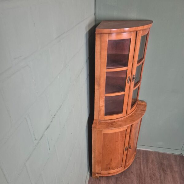 Modell-Eckschrank Eckvitrine Biedermeier 1820 Kirschbaum – Bild 4