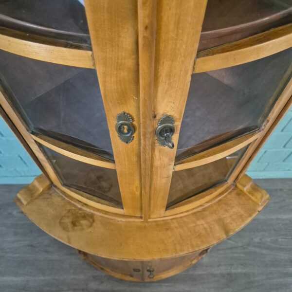 Modell-Eckschrank Eckvitrine Biedermeier 1820 Kirschbaum – Bild 7