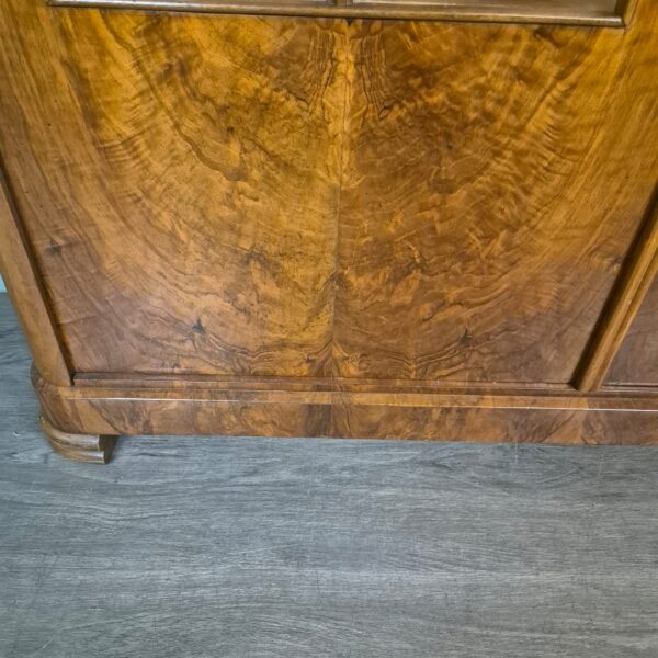 Vitrine Geschirrschrank Biedermeier 1830 Nussbaum – Bild 8