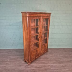 Vitrine Geschirrschrank Biedermeier 1830 Nussbaum