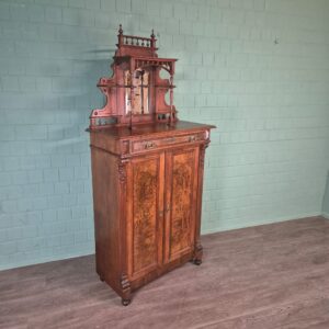 Vertiko mit Aufsatz Gründerzeit 1880 Nussbaum