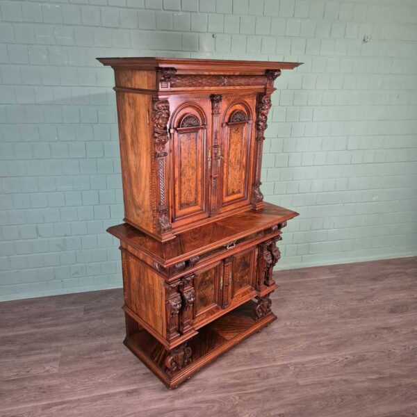 Tabernakelschrank Buffetschrank Gründerzeit 1880 Nussbaum