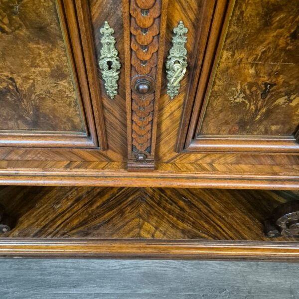 Tabernakelschrank Buffetschrank Gründerzeit 1880 Nussbaum – Bild 12