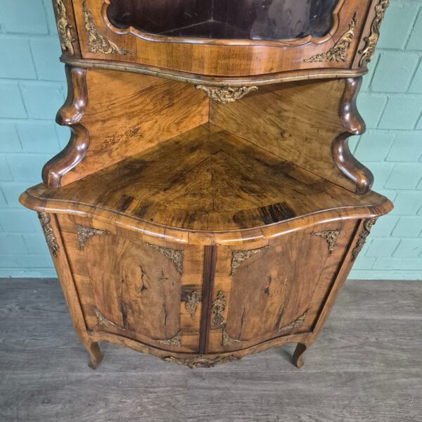 Eckschrank Eckvitrine Dresdener Barock 1870 Nussbaum – Bild 14