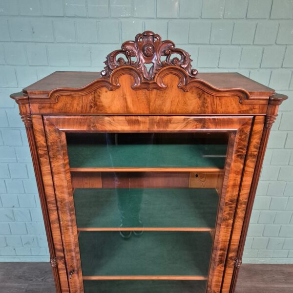 Geschirrschrank Vitrine Biedermeier 1860 Nussbaum – Bild 12