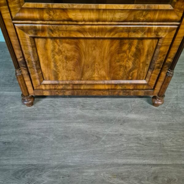 Geschirrschrank Vitrine Biedermeier 1860 Nussbaum – Bild 8