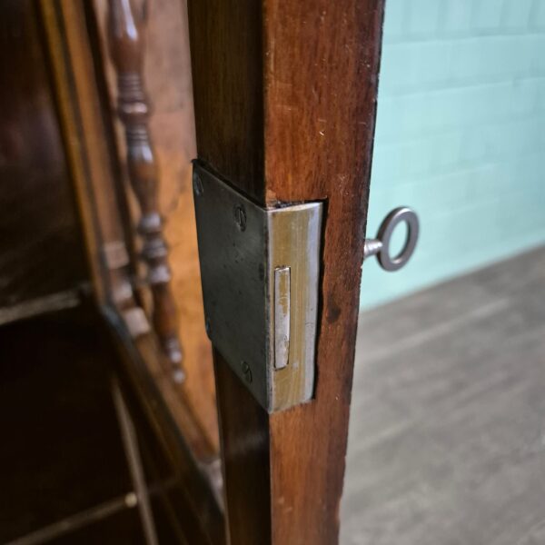 Eckschrank Eckvitrine Biedermeier 1850 Nussbaum – Bild 16