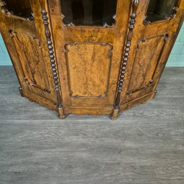 Eckschrank Eckvitrine Biedermeier 1850 Nussbaum – Bild 10