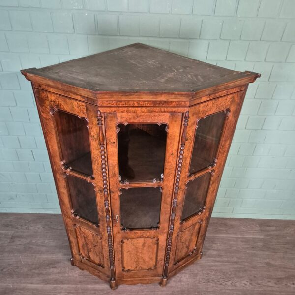 Eckschrank Eckvitrine Biedermeier 1850 Nussbaum – Bild 5