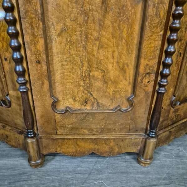 Eckschrank Eckvitrine Biedermeier 1850 Nussbaum – Bild 11