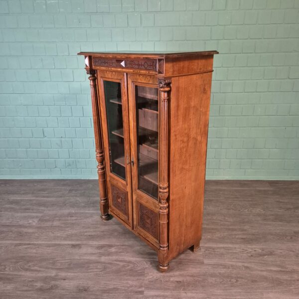 Bücherschrank Vitrine Gründerzeit 1880 Nussbaum – Bild 4