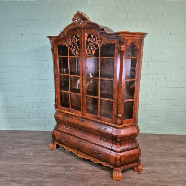 Vitrine Schrank Neubarock Nussbaum 1,85 m – Bild 4