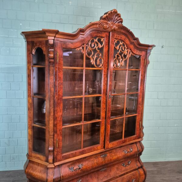 Vitrine Schrank Neubarock Nussbaum 1,85 m – Bild 6