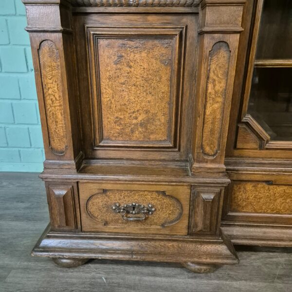 Vitrine Schrank Neubarock 1890 Eiche – Bild 11