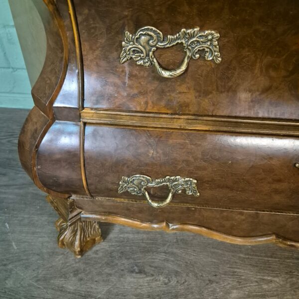 Vitrine Schrank Neubarock Nussbaum 1,10 m – Bild 7