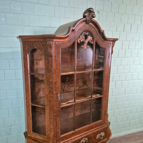 Vitrine Schrank Neubarock Nussbaum 1,10 m – Bild 5