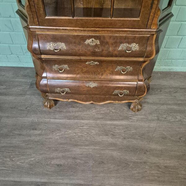 Vitrine Schrank Neubarock Nussbaum 1,10 m – Bild 8