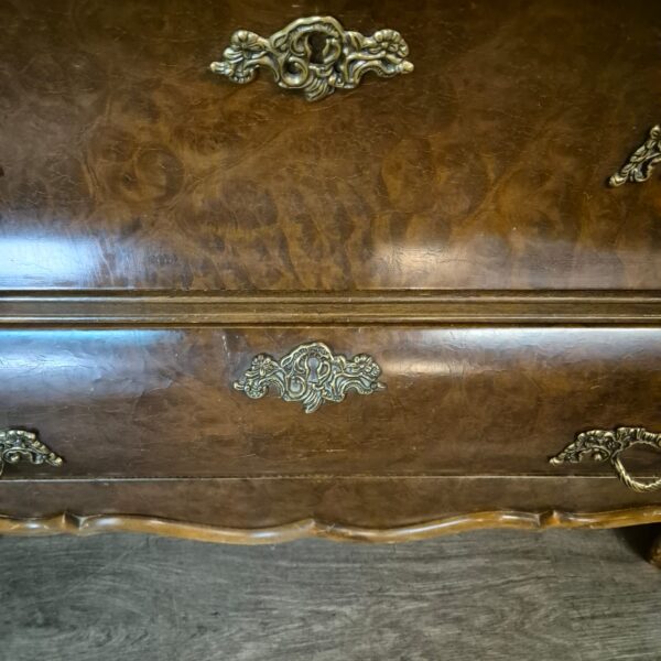 Vitrine Schrank Neubarock Nussbaum 1,10 m – Bild 9