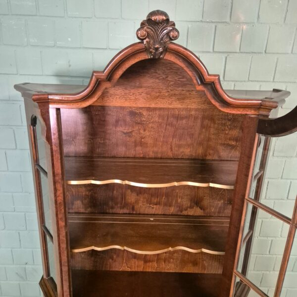 Vitrine Schrank Neubarock Nussbaum 1,10 m – Bild 15