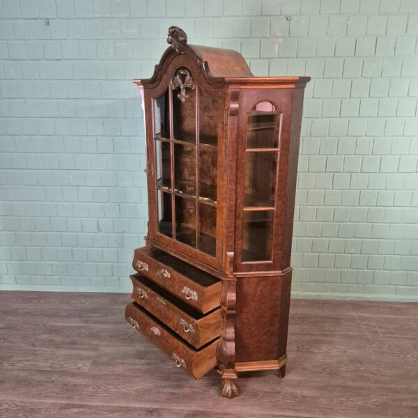 Vitrine Schrank Neubarock Nussbaum 1,10 m – Bild 17