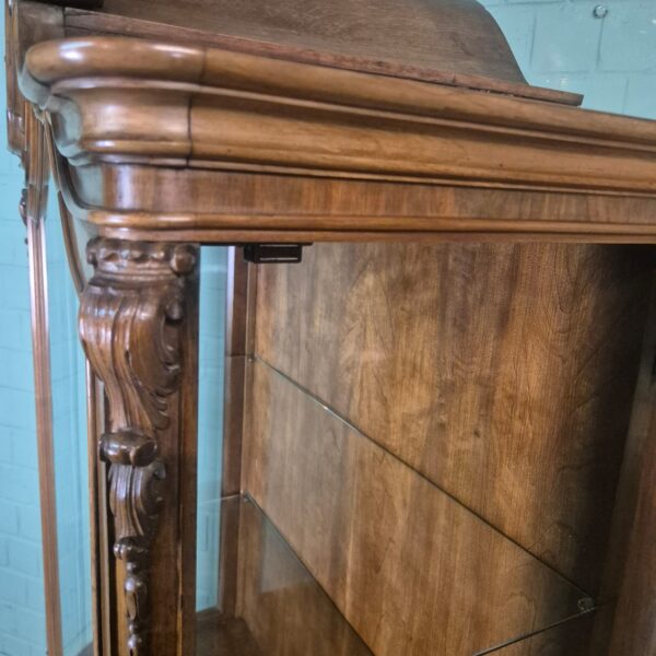 Vitrine Geschirrschrank Neubarock Nussbaum 1,06 m – Bild 13