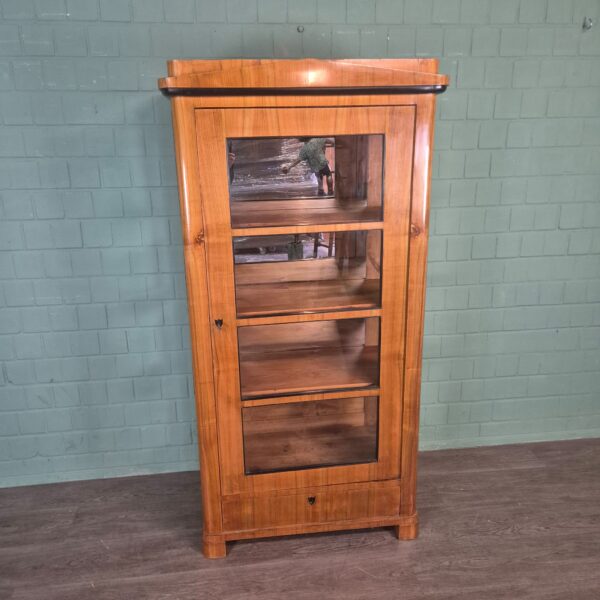 Vitrine Geschirrschrank Biedermeier 1850 Kirschbaum – Bild 3