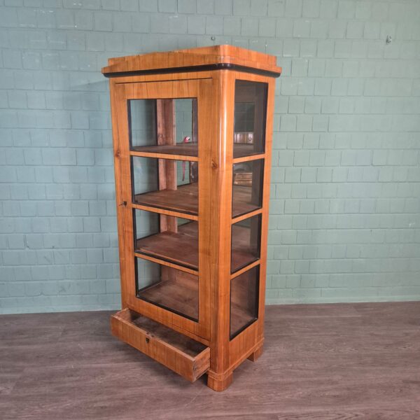 Vitrine Geschirrschrank Biedermeier 1850 Kirschbaum – Bild 10