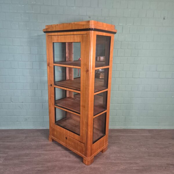 Vitrine Geschirrschrank Biedermeier 1850 Kirschbaum – Bild 4