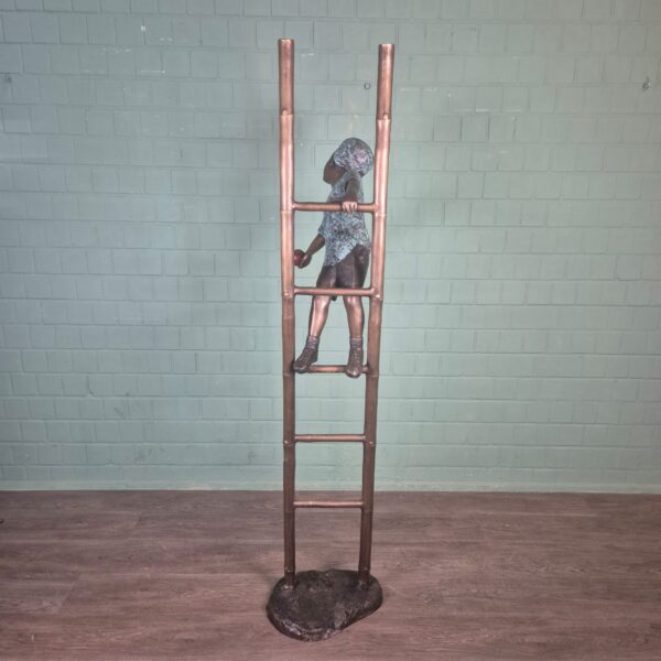 Skulptur Dekoration Kletternder Junge Bronze 2,06 m – Bild 3