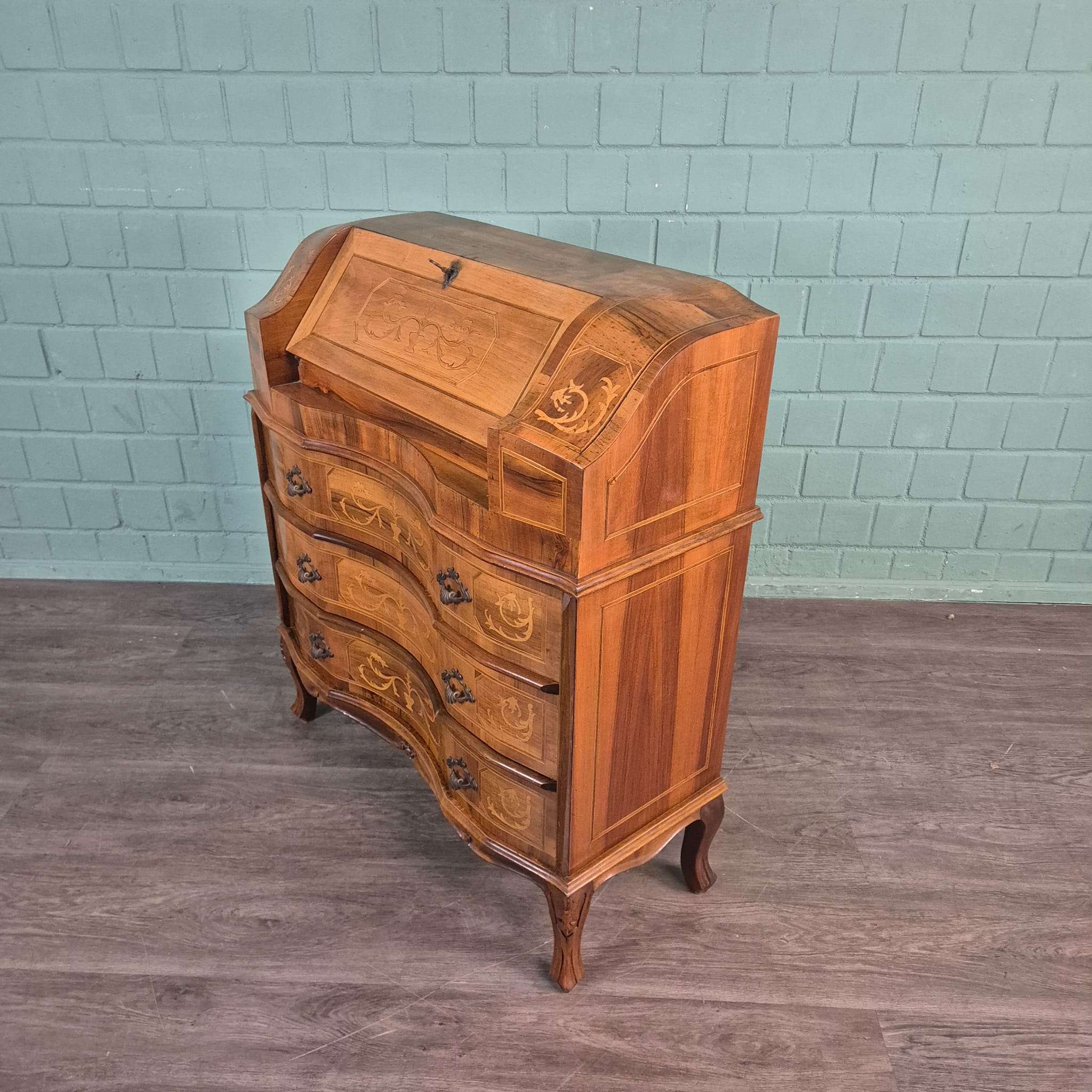 Schreibtisch Damensekretär Nussbaum 0,87 m – Bild 3