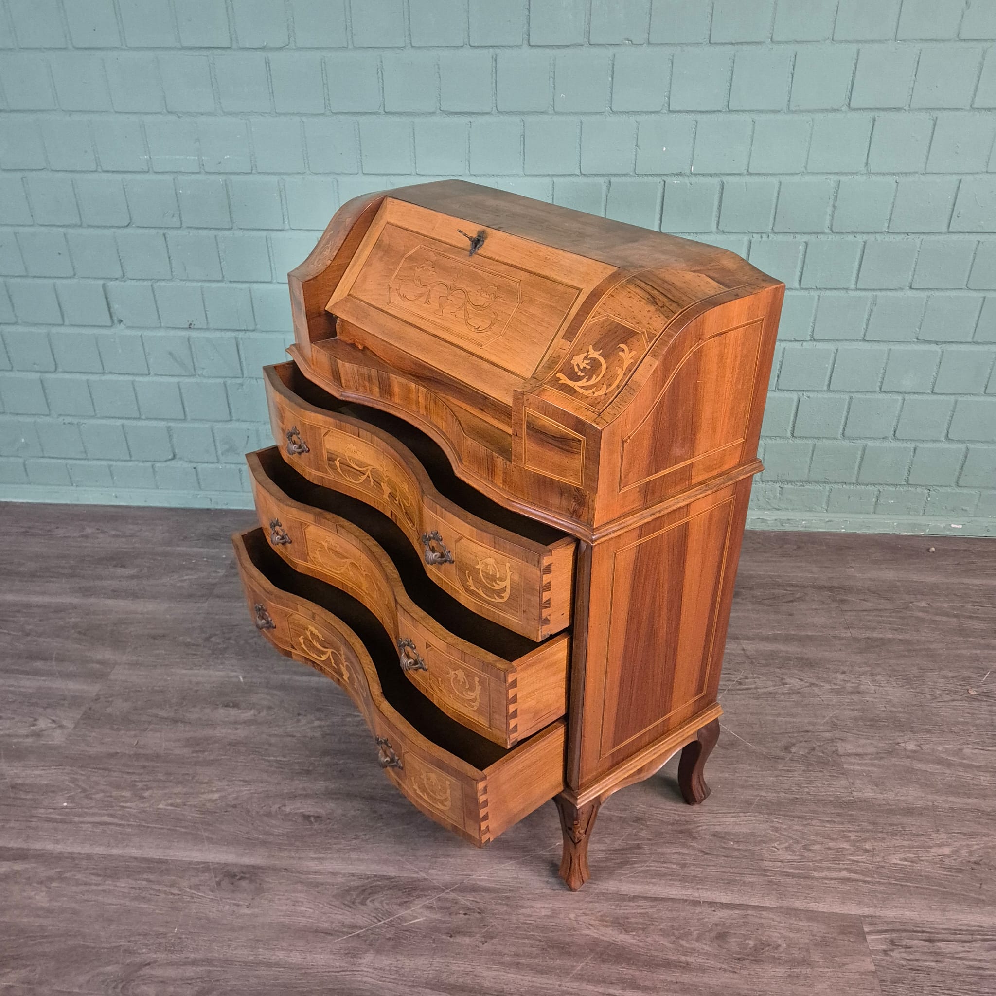 Schreibtisch Damensekretär Nussbaum 0,87 m – Bild 16