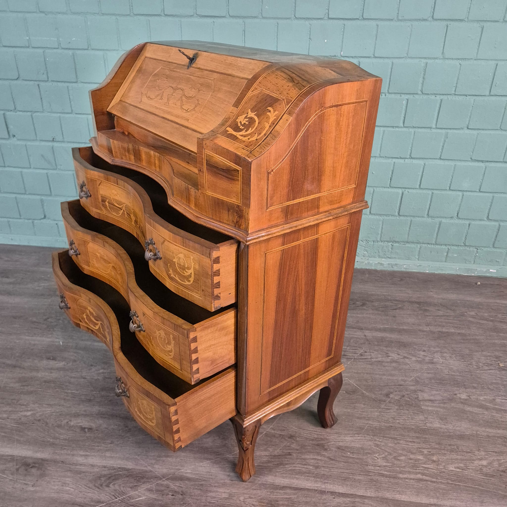 Schreibtisch Damensekretär Nussbaum 0,87 m – Bild 15