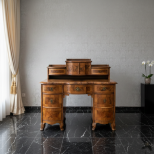 Schreibtisch Barock 1770 Nussbaum