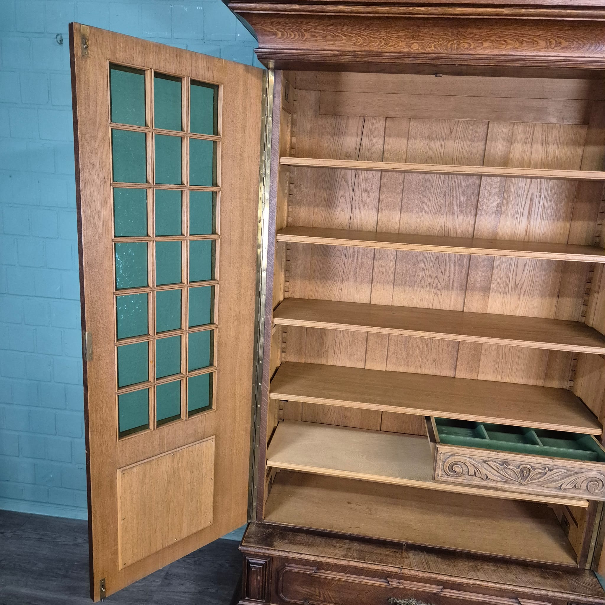 Vitrine Schrank Neubarock 1910 Eiche – Bild 20