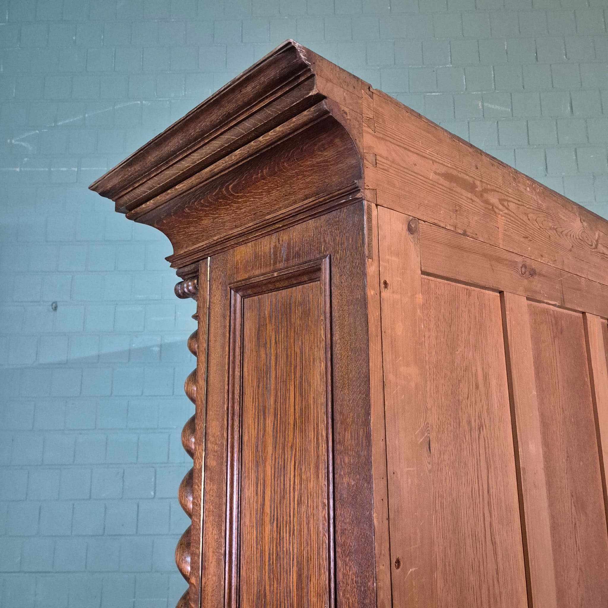 Vitrine Schrank Neubarock 1910 Eiche – Bild 28