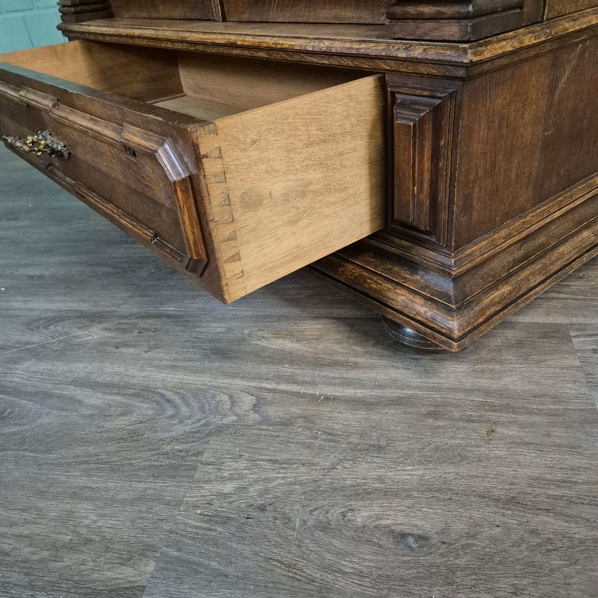 Vitrine Schrank Neubarock 1910 Eiche – Bild 27