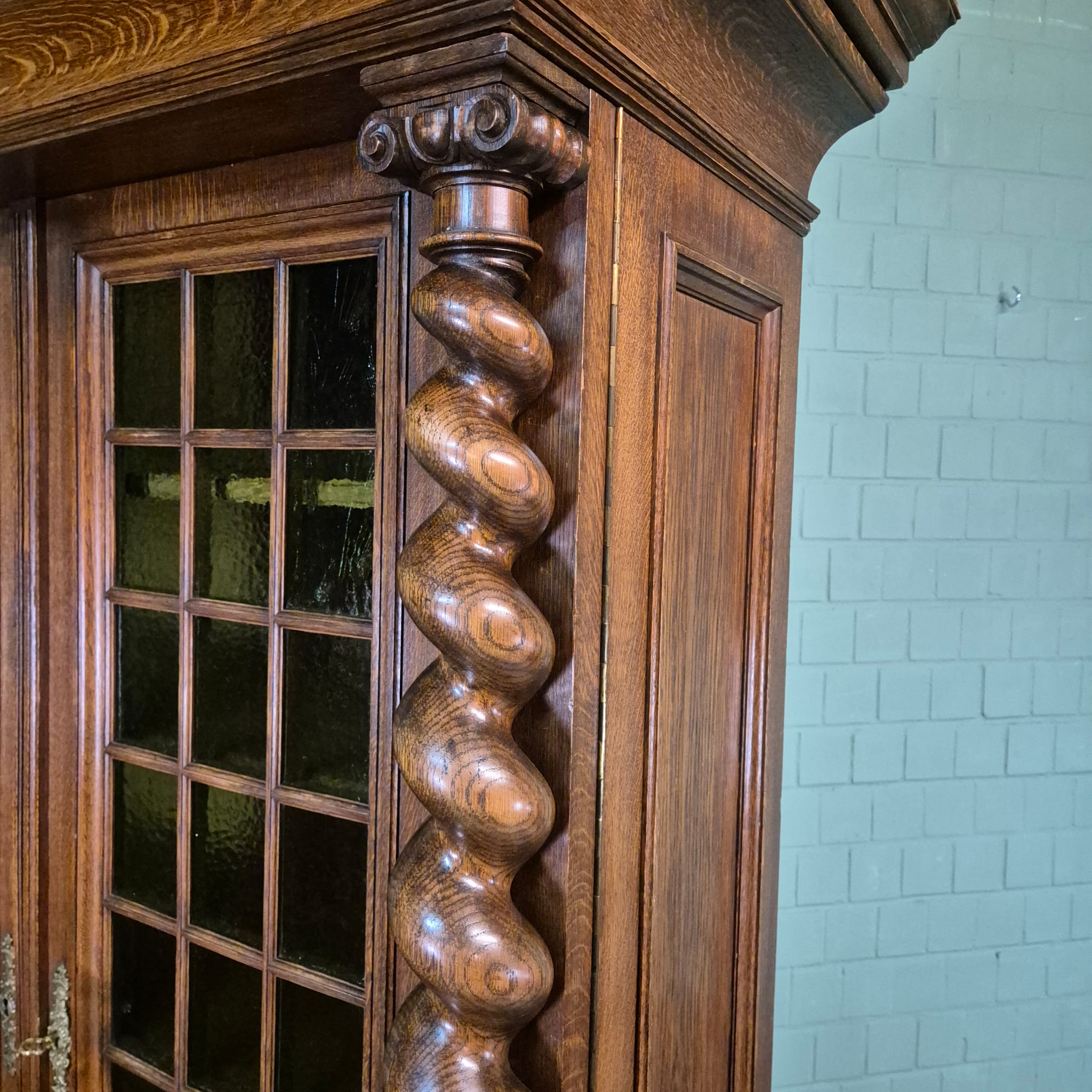 Vitrine Schrank Neubarock 1910 Eiche – Bild 11