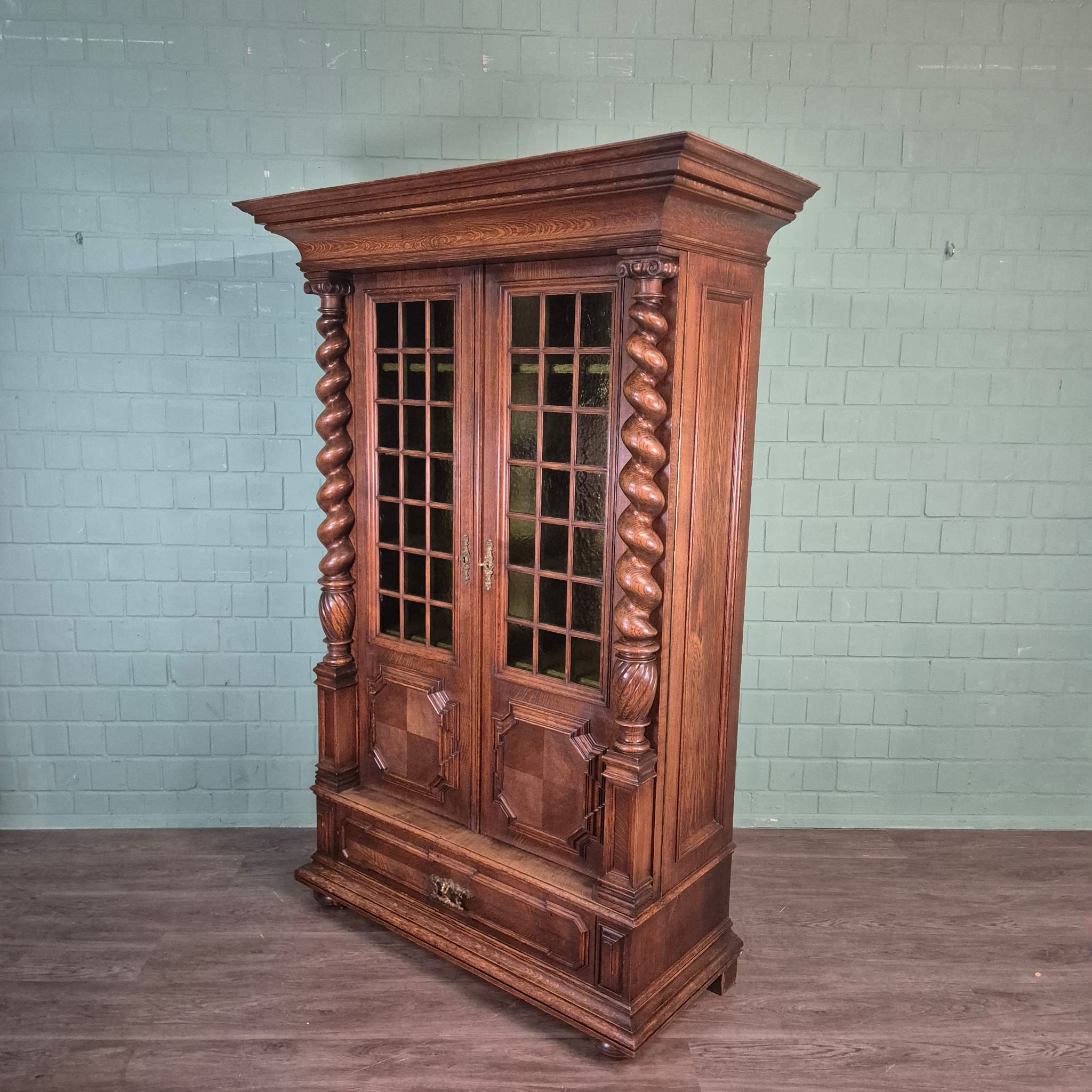 Vitrine Schrank Neubarock 1910 Eiche – Bild 7