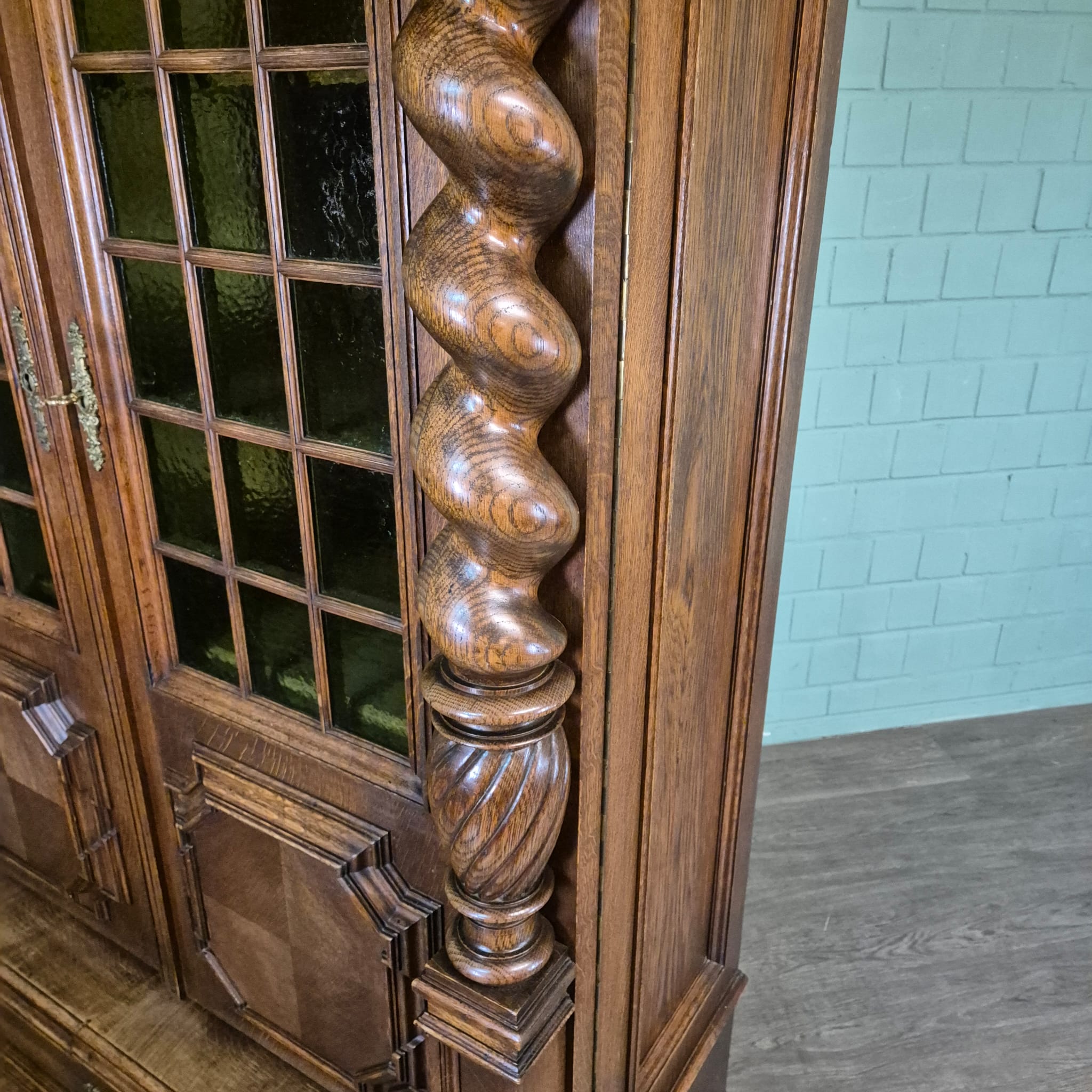 Vitrine Schrank Neubarock 1910 Eiche – Bild 12